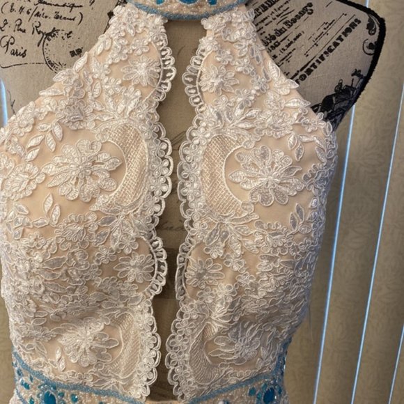 Stunning Ivory Lace & Blue Embellishments Formal Evening Gown… - Picture 5 of 15